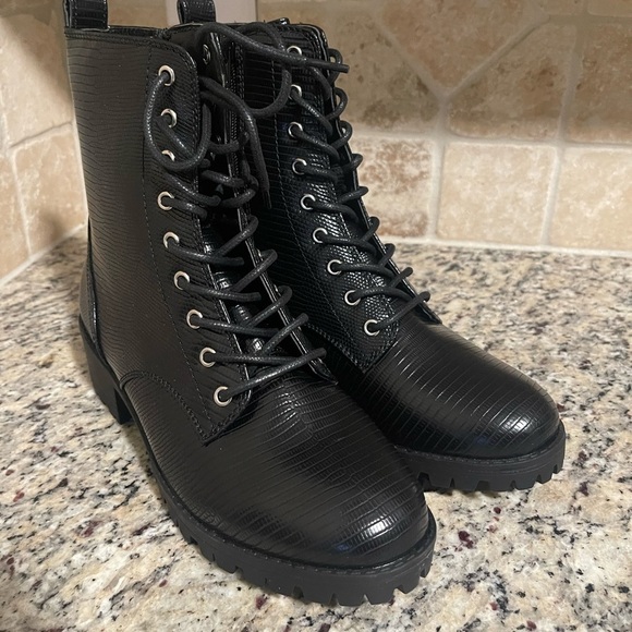 True Craft Shoes - True Craft Black lizard raylee hiker boots size 8.5